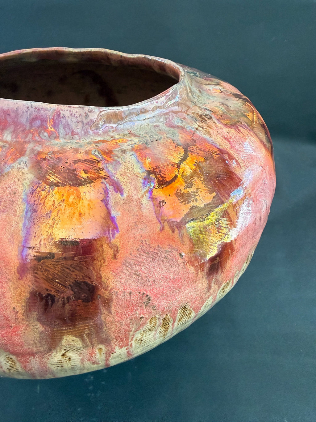 Modern Ceramic Decorative Pot with Rounded Shape and Pink-Gold Finish