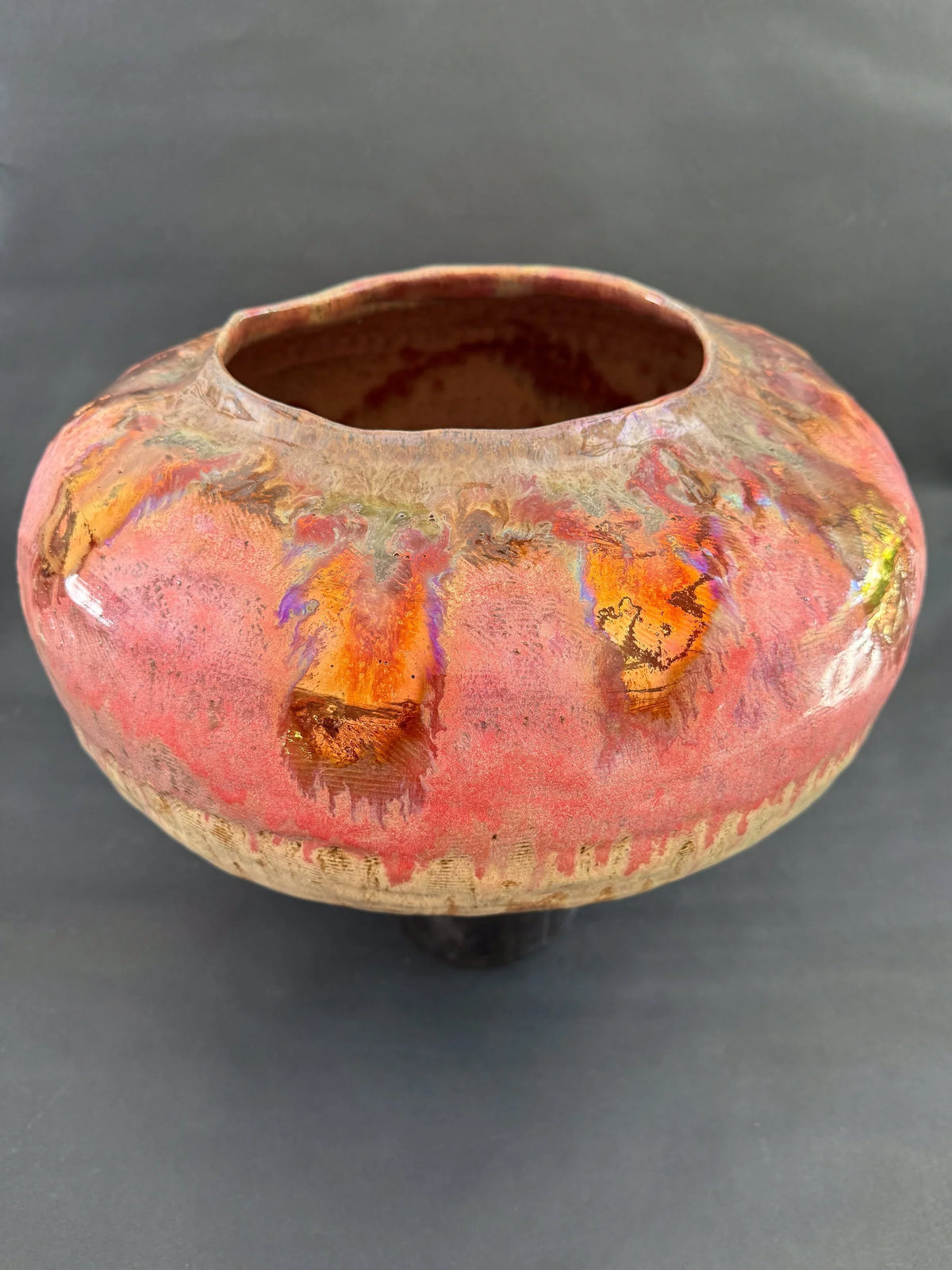 Modern Ceramic Decorative Pot with Rounded Shape and Pink-Gold Finish